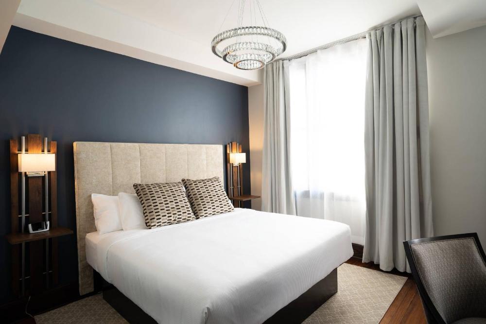 King Room - Non-Smoking interior